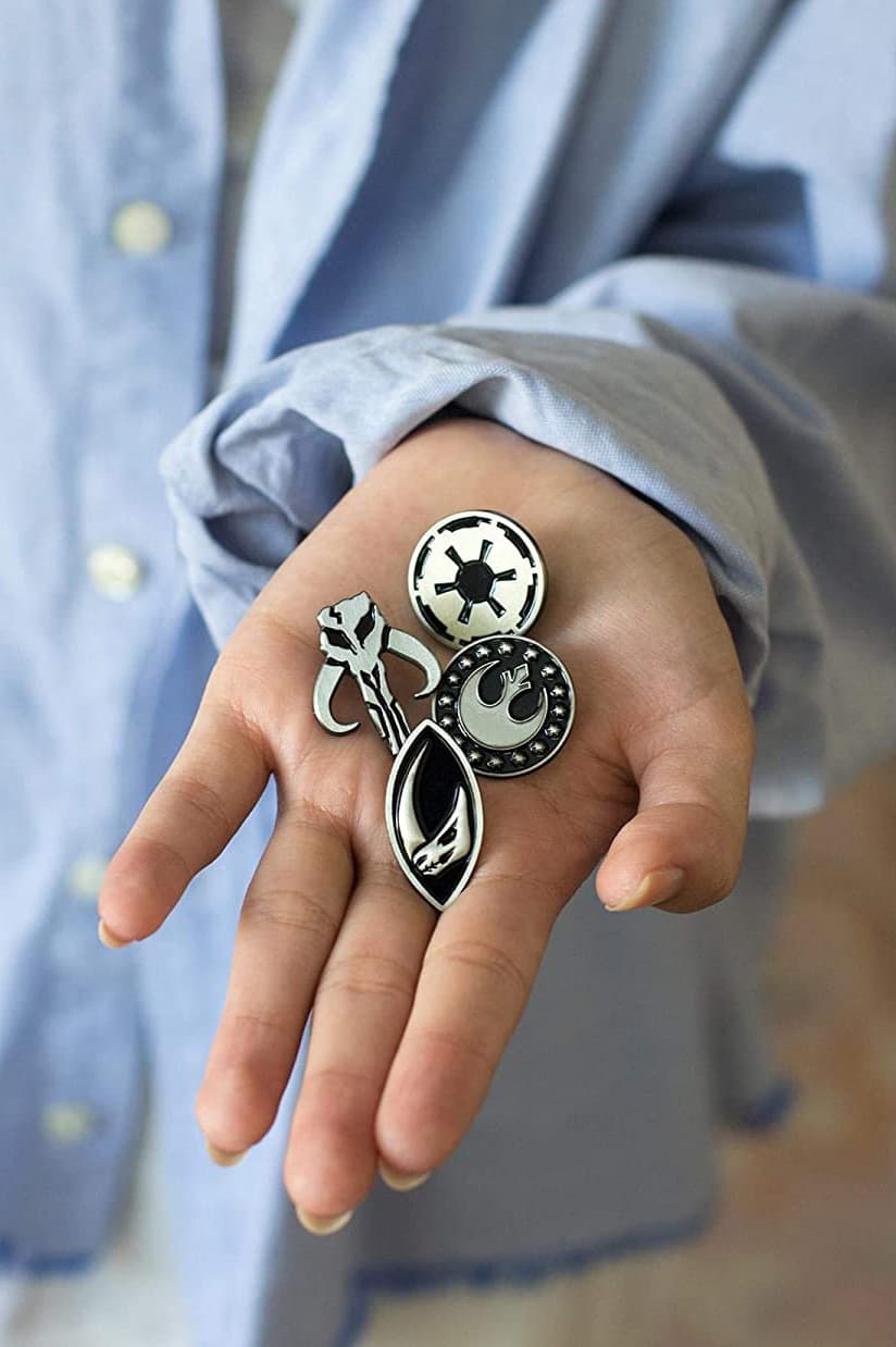 Pin metálicos con diseño 6